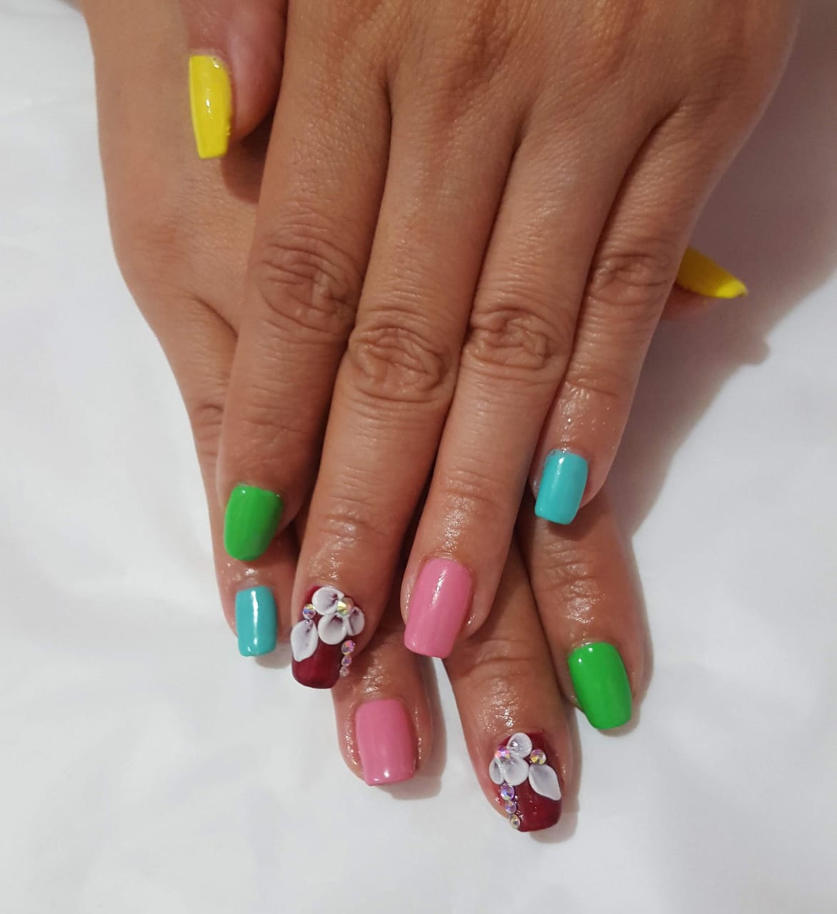 Uñas elegantes - SAVI SALON